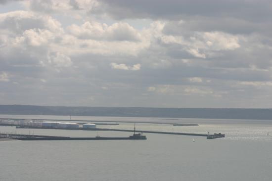 Entrée historique du port du Havre puis entrée distincte de Port 2000